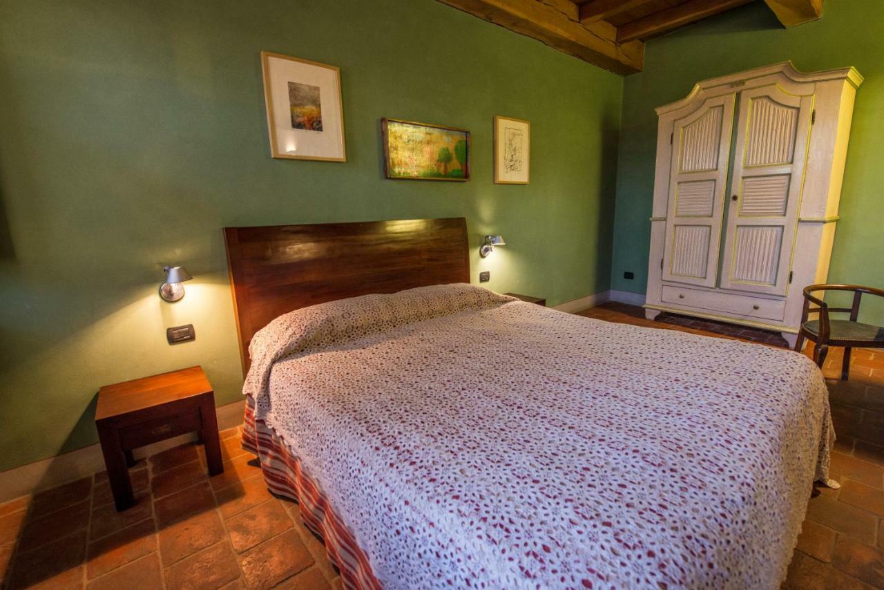 Albergo Ristorante Garibaldi Cisterna dʼAsti المظهر الخارجي الصورة