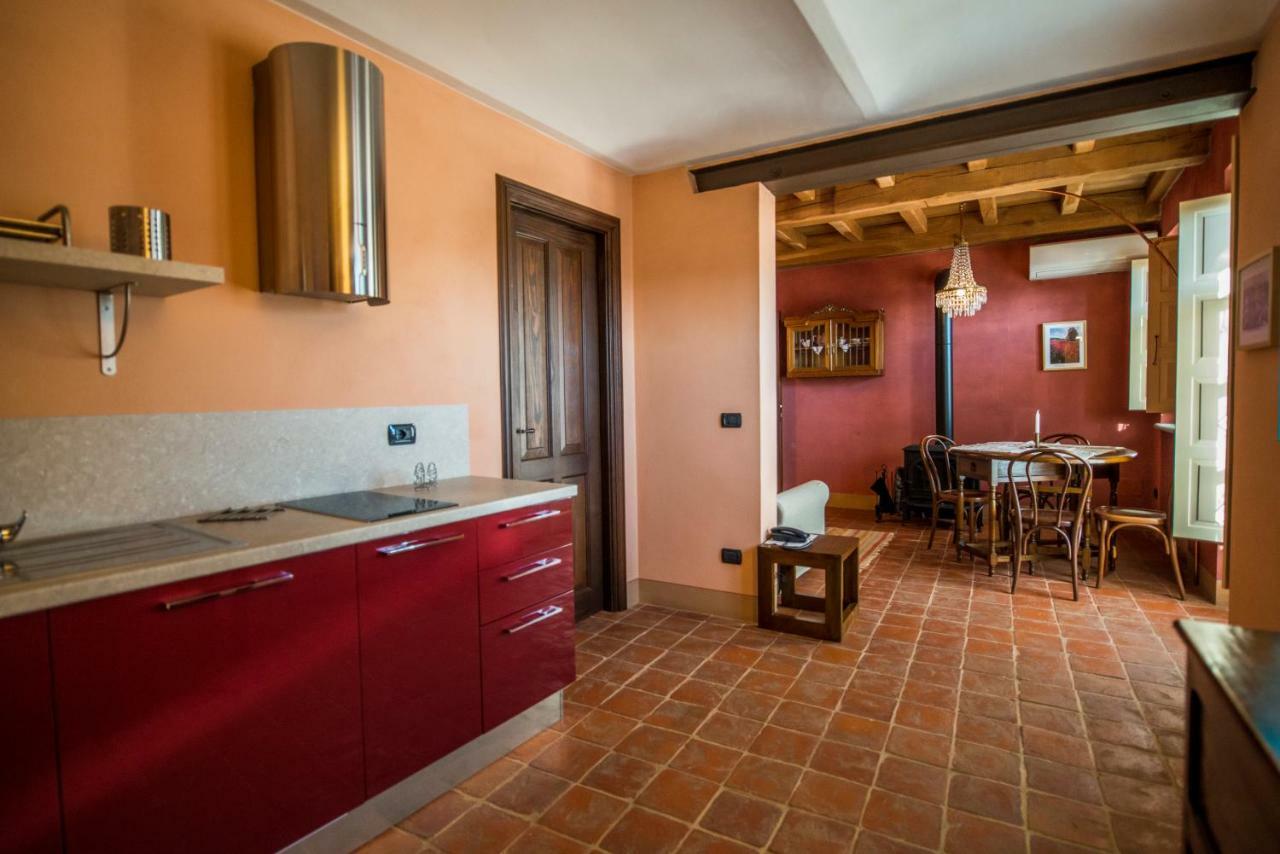 Albergo Ristorante Garibaldi Cisterna dʼAsti المظهر الخارجي الصورة